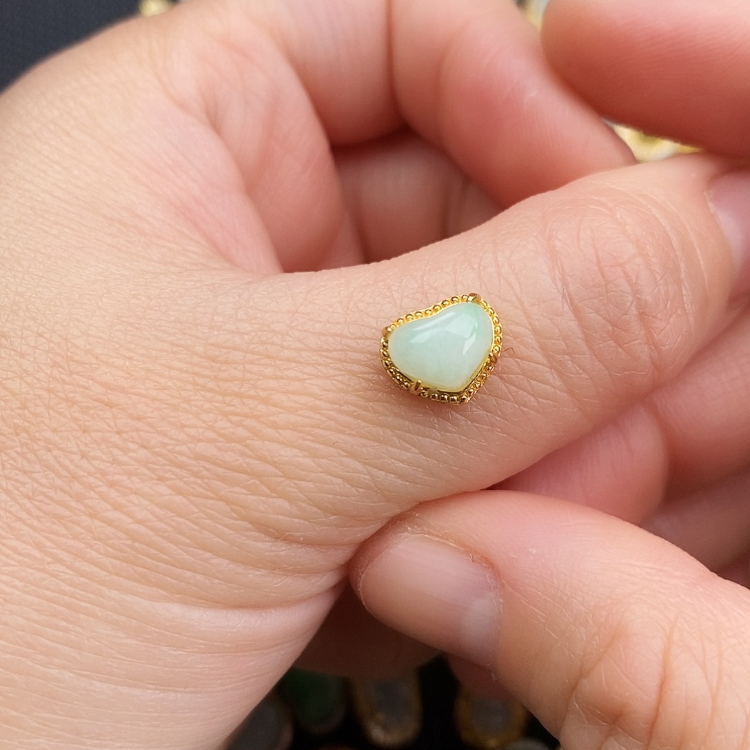 翡翠颈饰银S925镶嵌不***天爱心