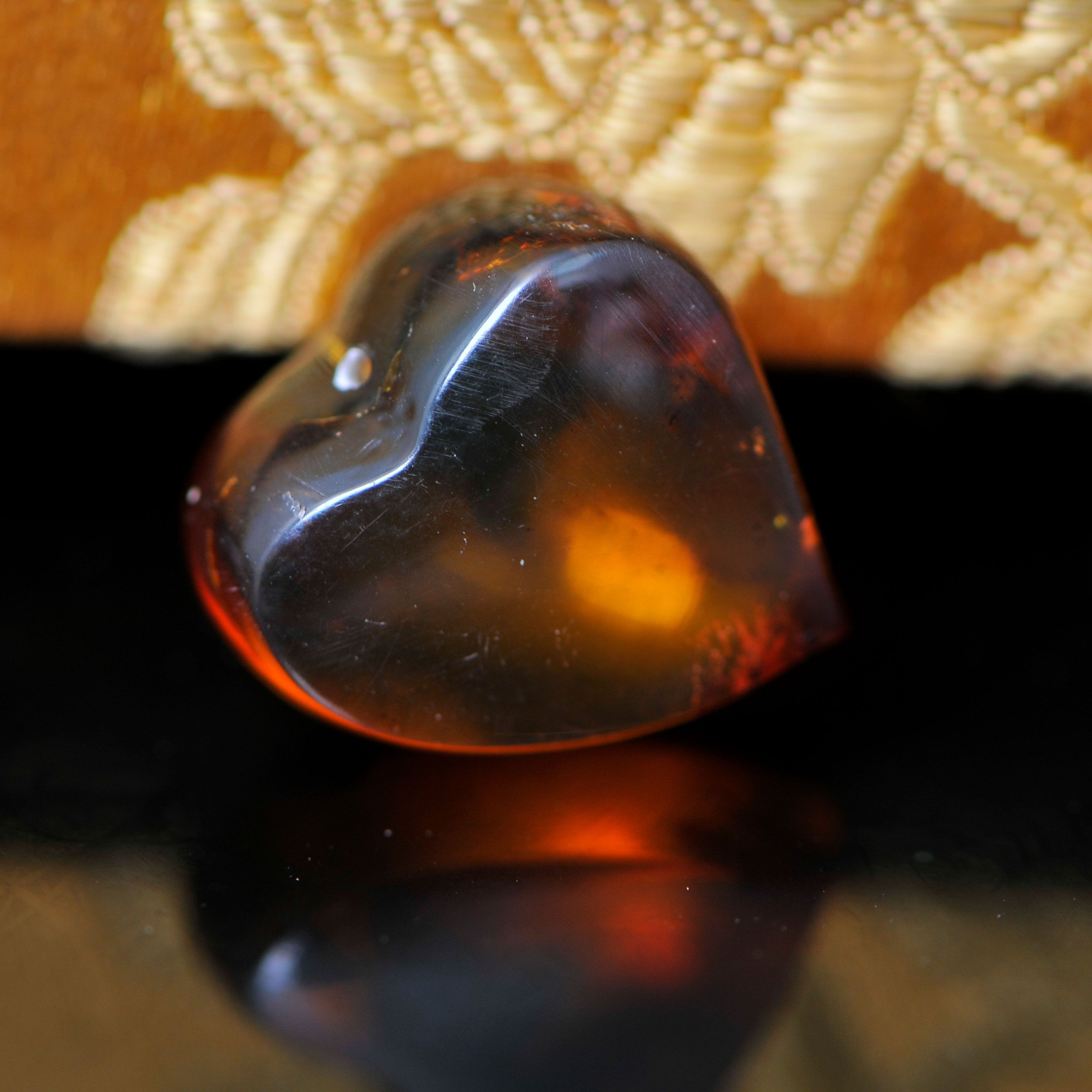 琥珀双层爱心小坠 P1053