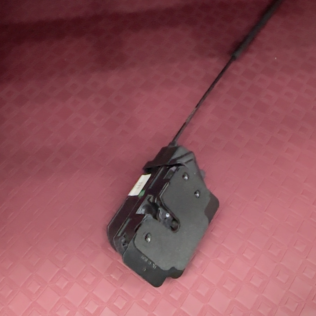 坦克300电吸尾门锁