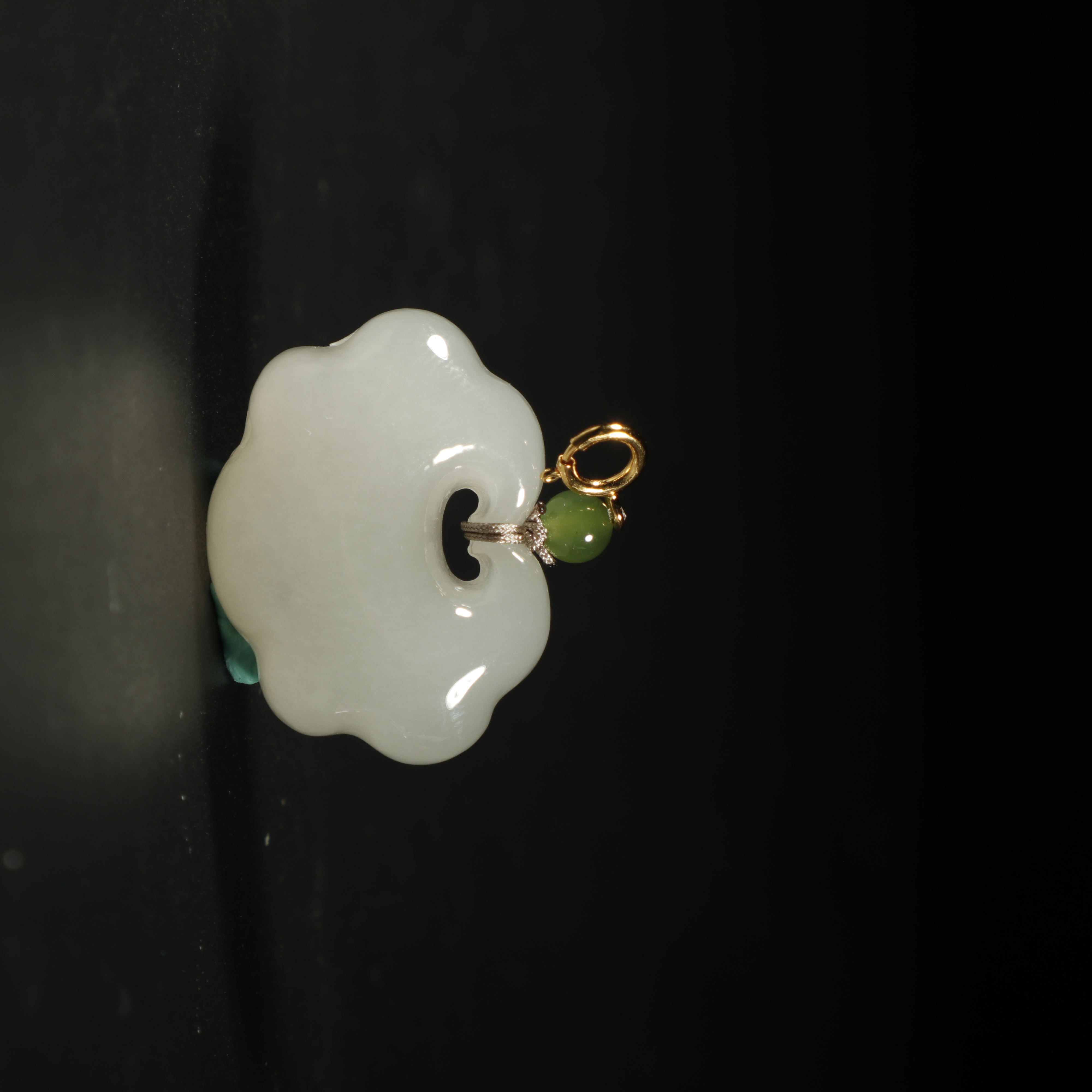 lot8802 和田玉如意锁挂坠/云南典藏