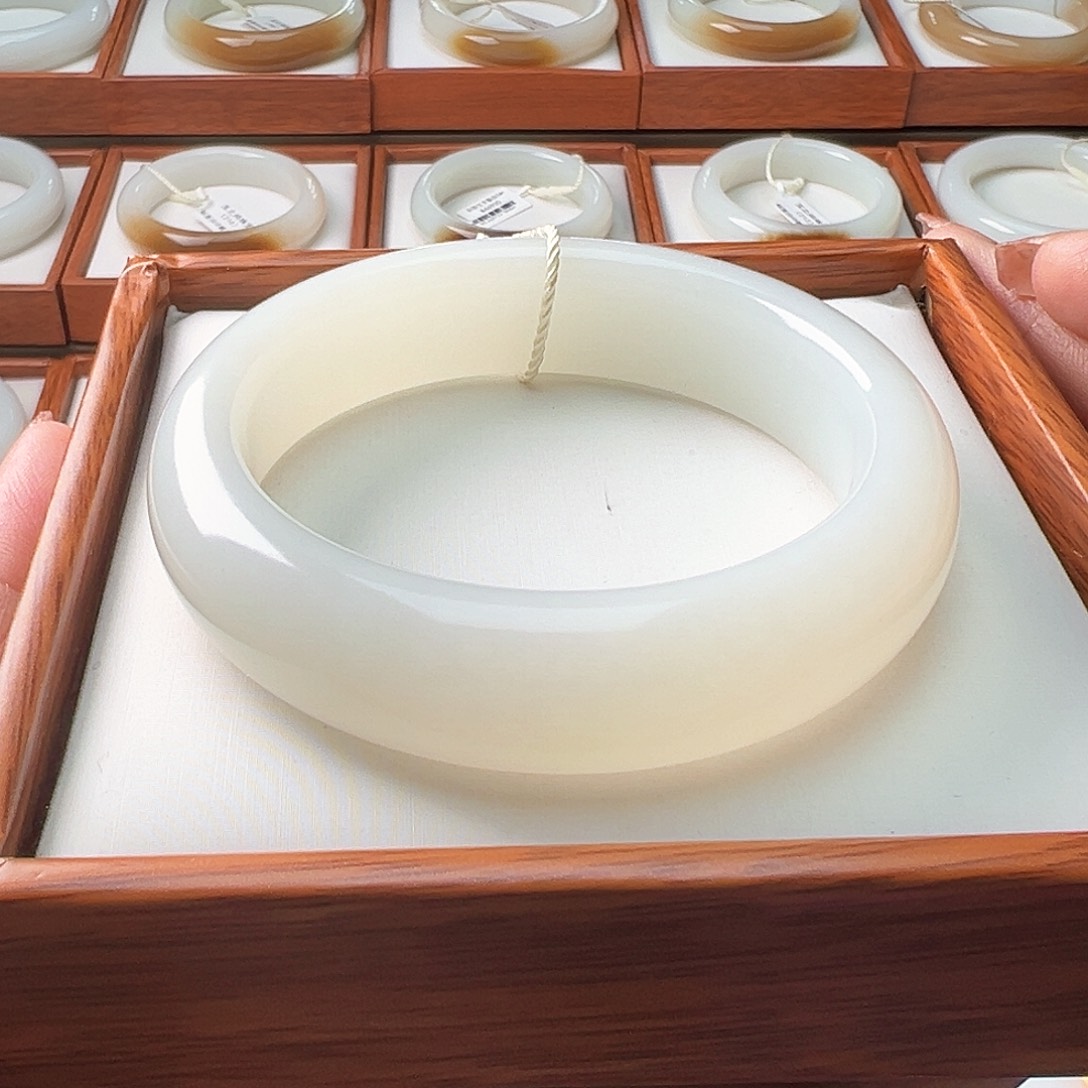 和田玉手镯未镶嵌53