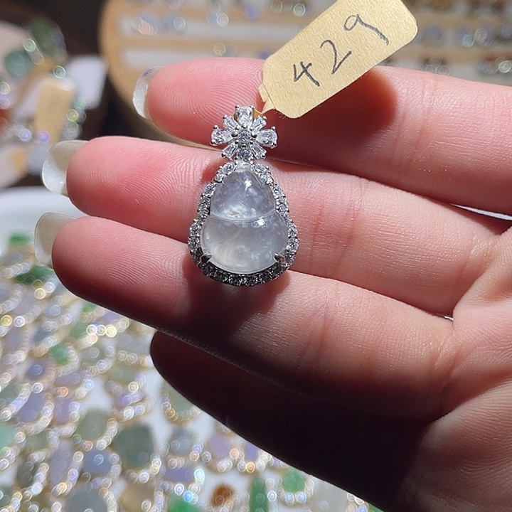 翡翠银S925镶嵌颈饰翡翠