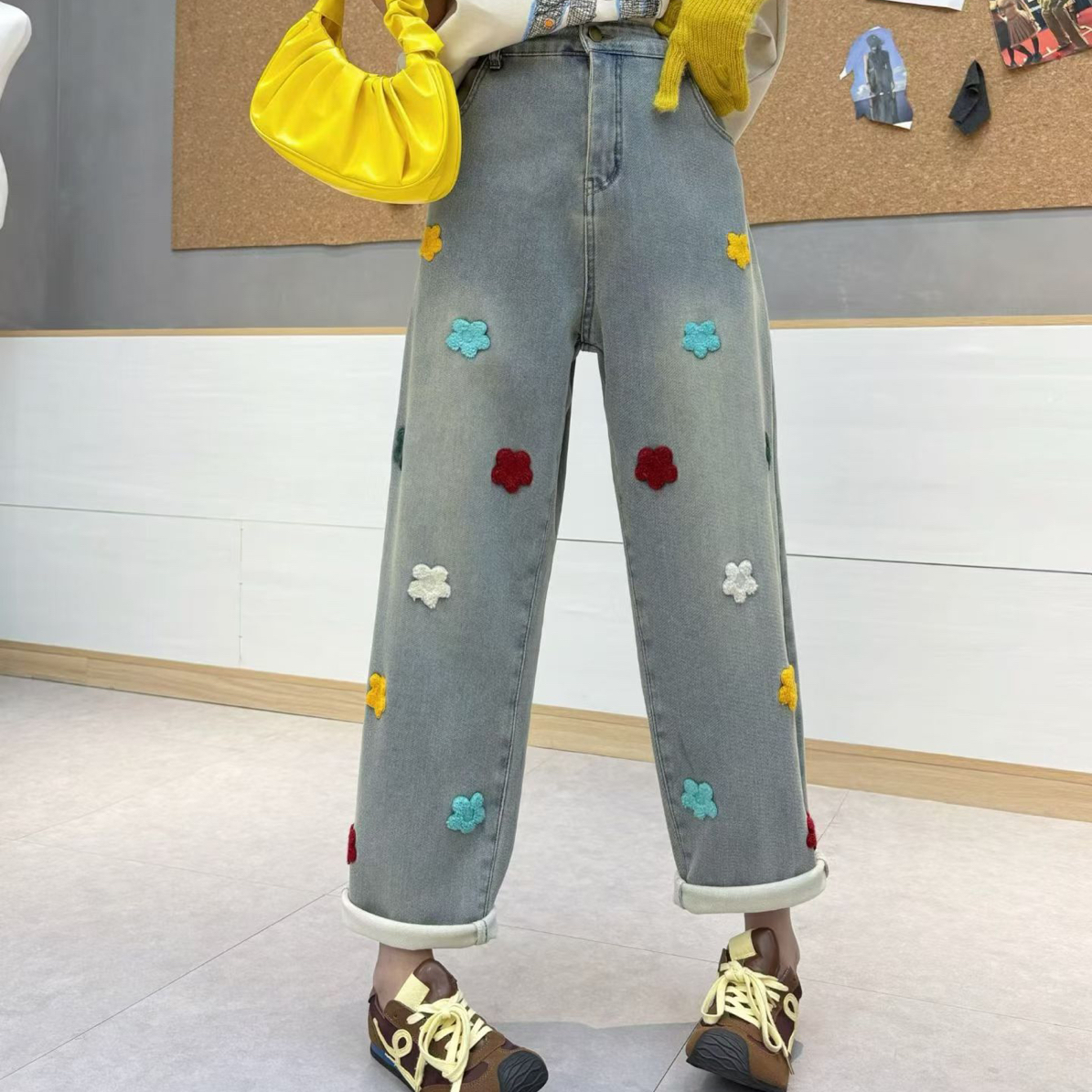 加绒加厚彩色小花刺绣高腰显瘦阔腿牛仔裤女大码休闲秋冬老爹裤