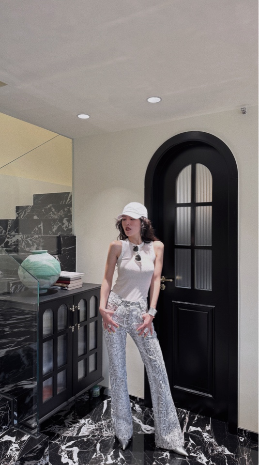 MIRROR 【涛姐精选】辣妹出街蛇纹超长腿微喇裤