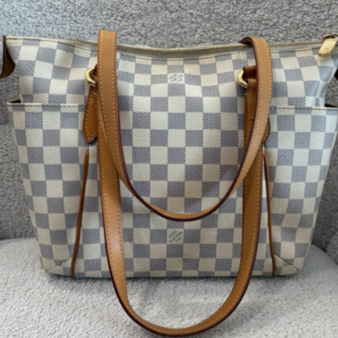 99新 LV 路易威登白色棋盘格单肩包，尺寸：33 x 13 x 30cm