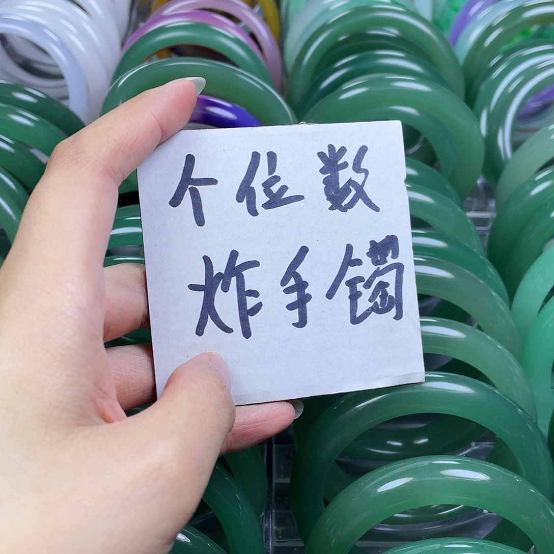 【闪购商品】未镶嵌手镯石英岩玉