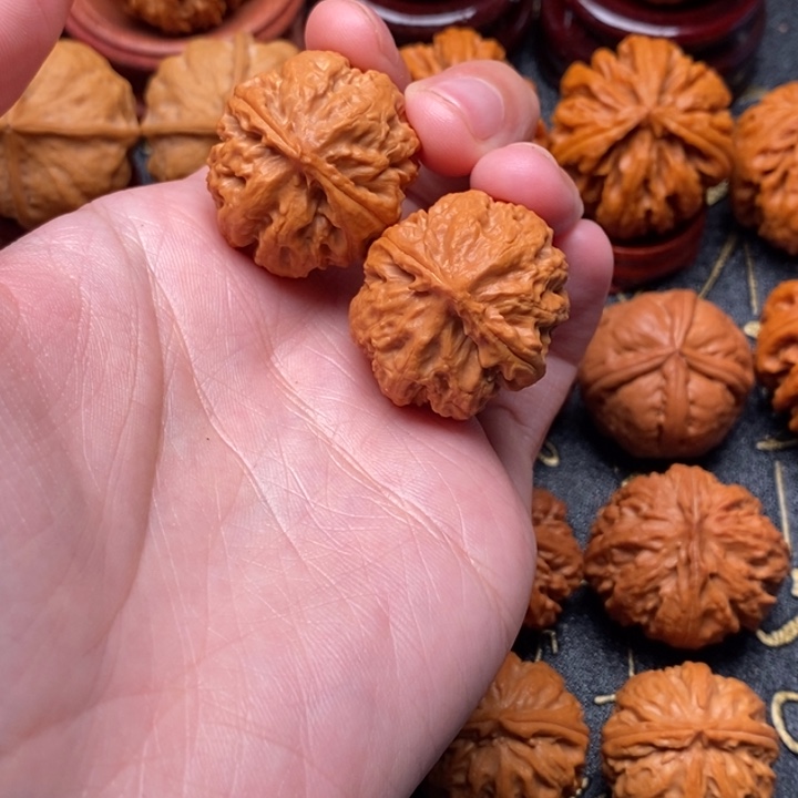 像***燕文玩核桃吊坠珊瑚纹