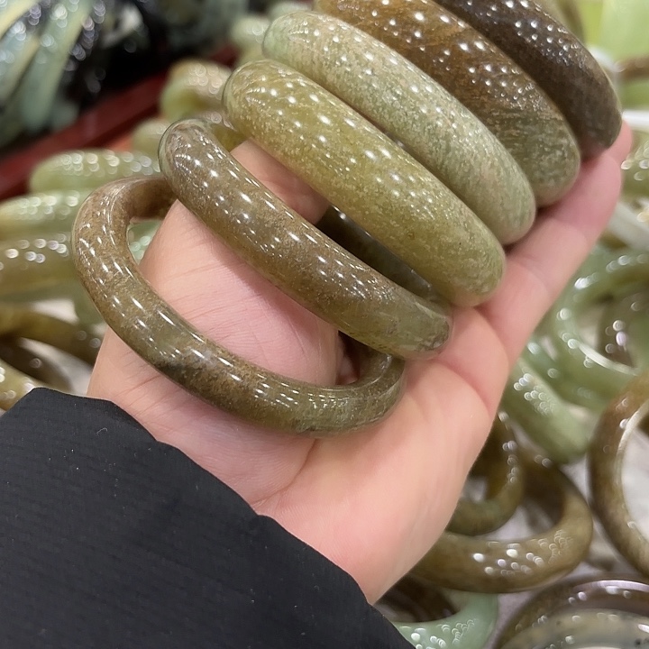 小***情蛇纹石玉未镶嵌岫玉手镯