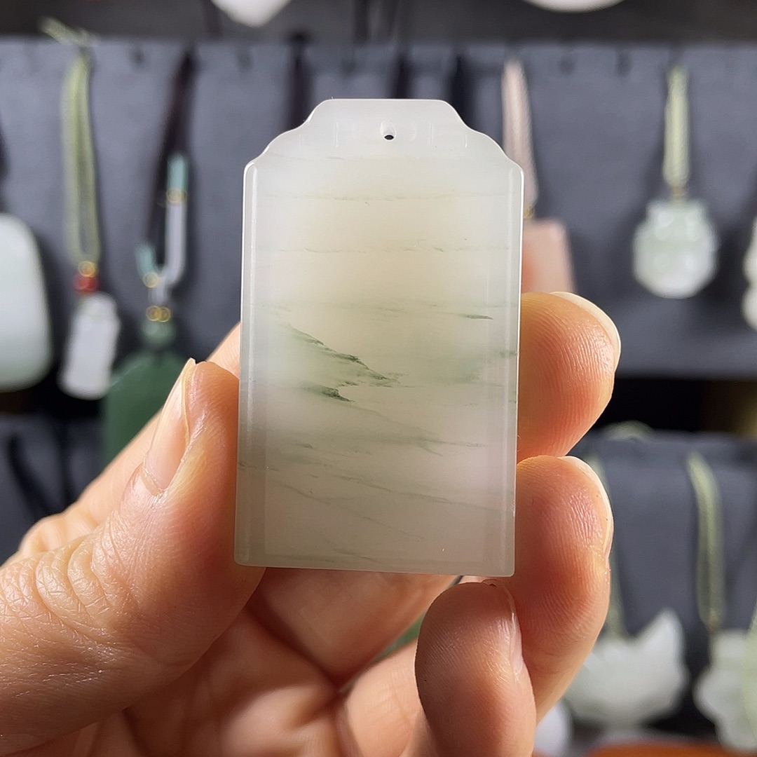 石英质玉（金丝玉）未镶嵌颈饰