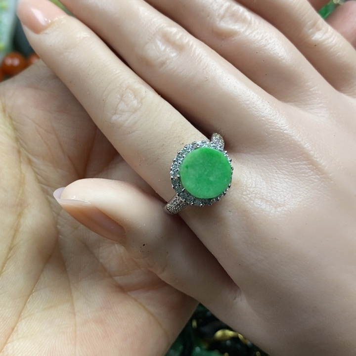 翡翠未镶嵌吊坠(赠链)