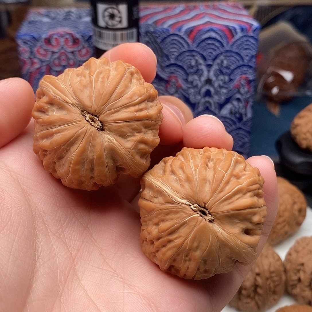 ꧁***꧂40尺寸铁锤妹妹文玩