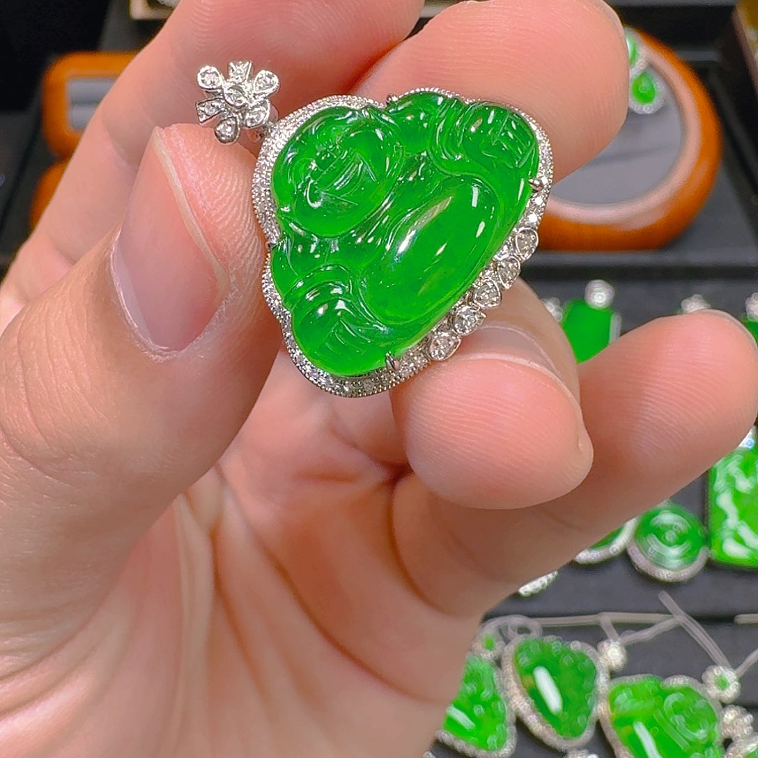 翡翠吊坠(赠链)18K金镶嵌M***田翡翠