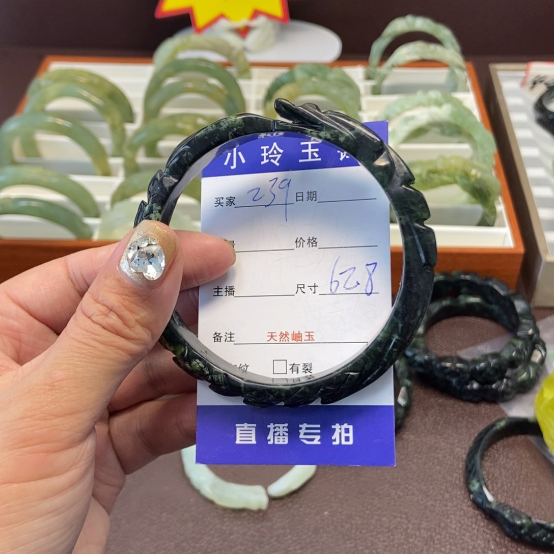蛇纹石玉手镯未镶嵌