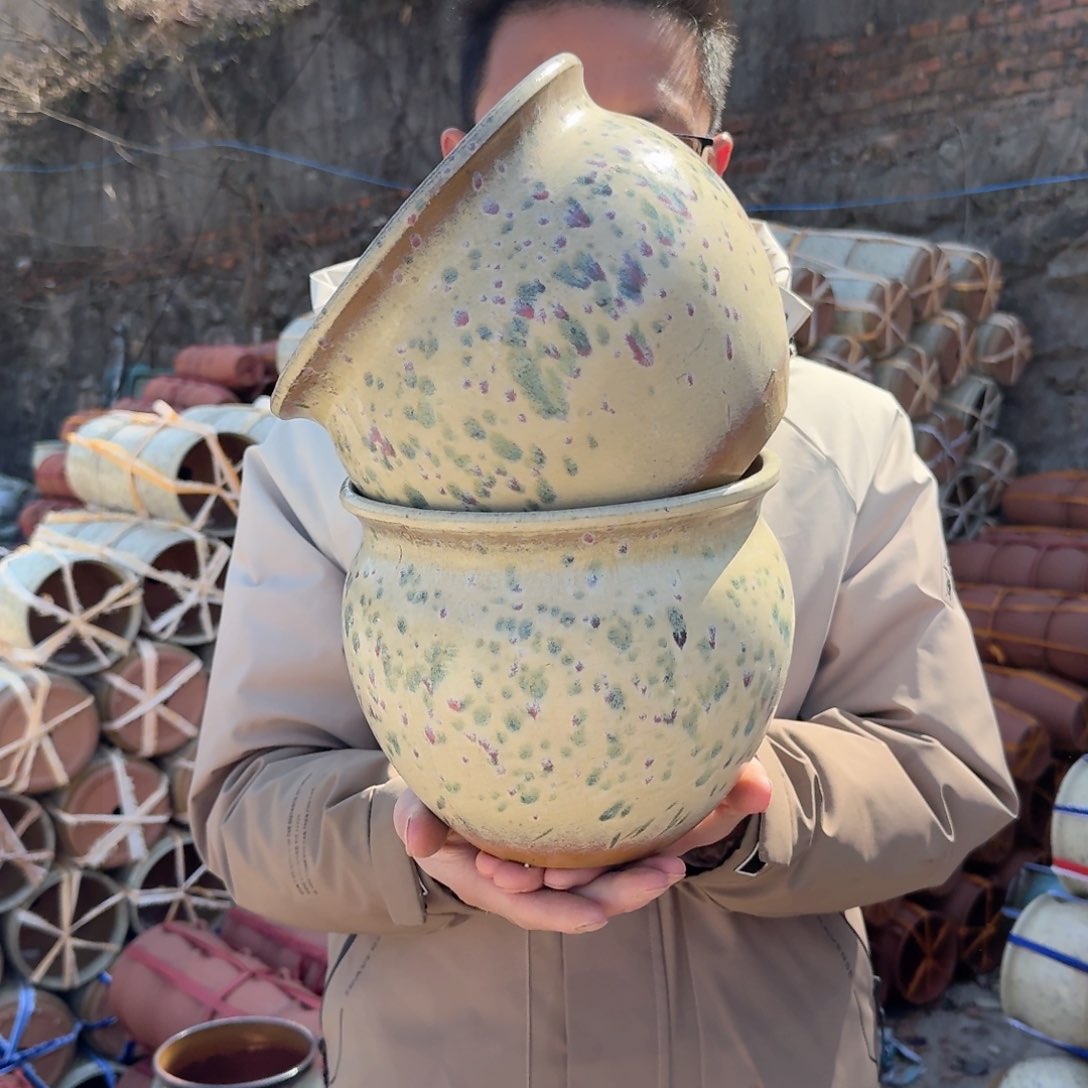 紫砂花盆口20高18（两个胖子彩色文林