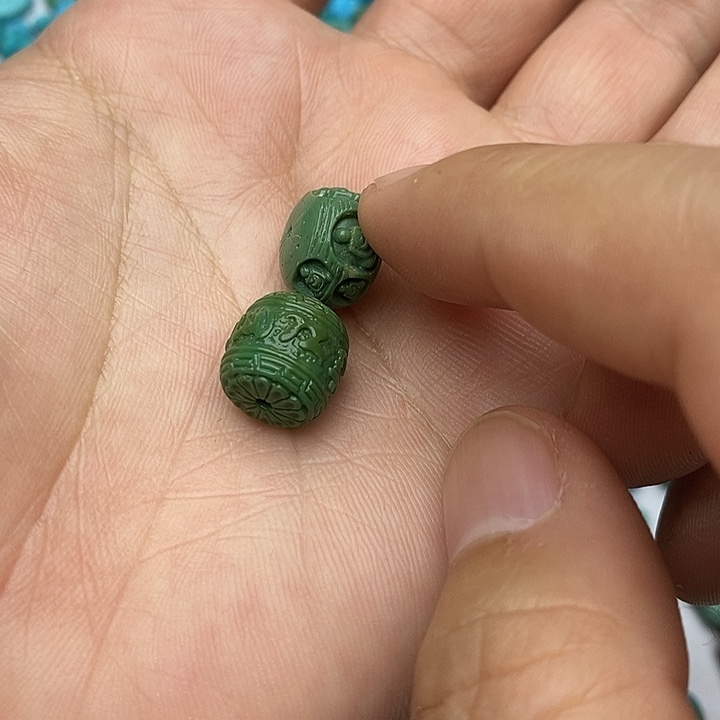 无***嗔绿松石未镶嵌珠宝奇石