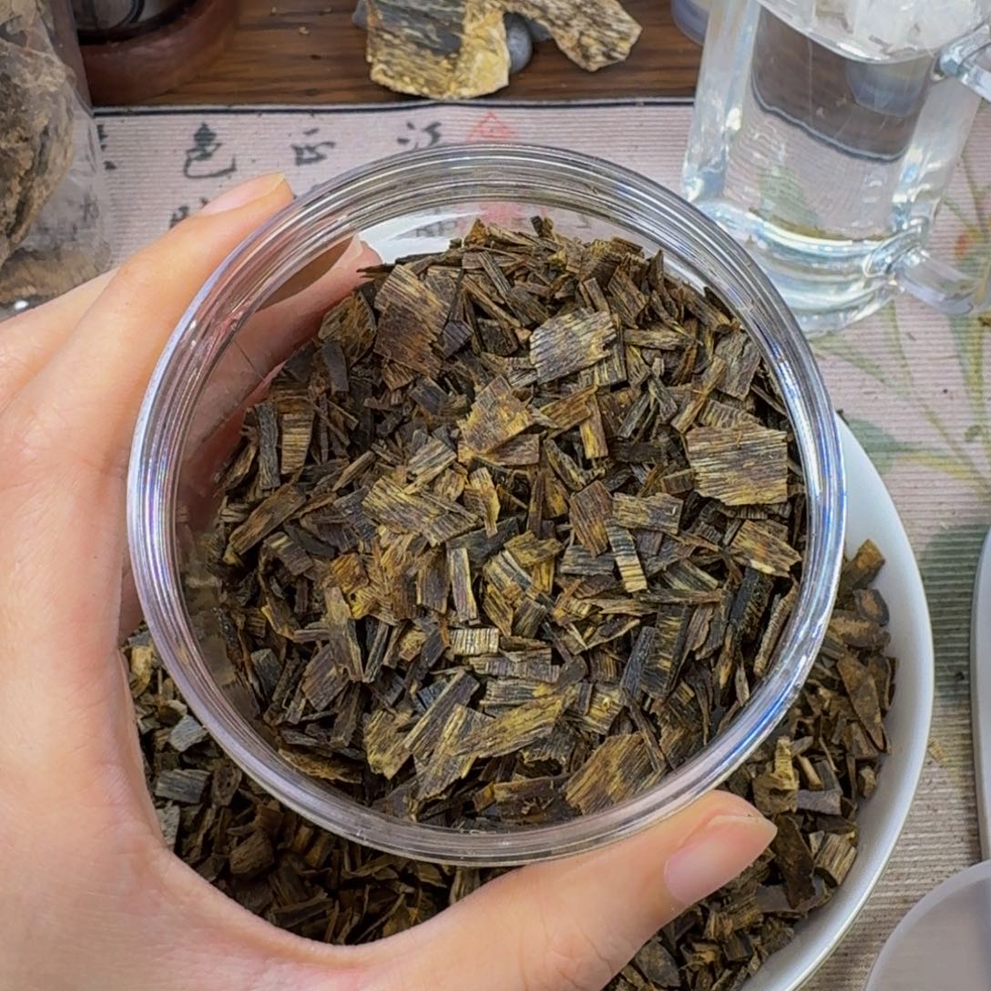 香料沉水碎料20g。