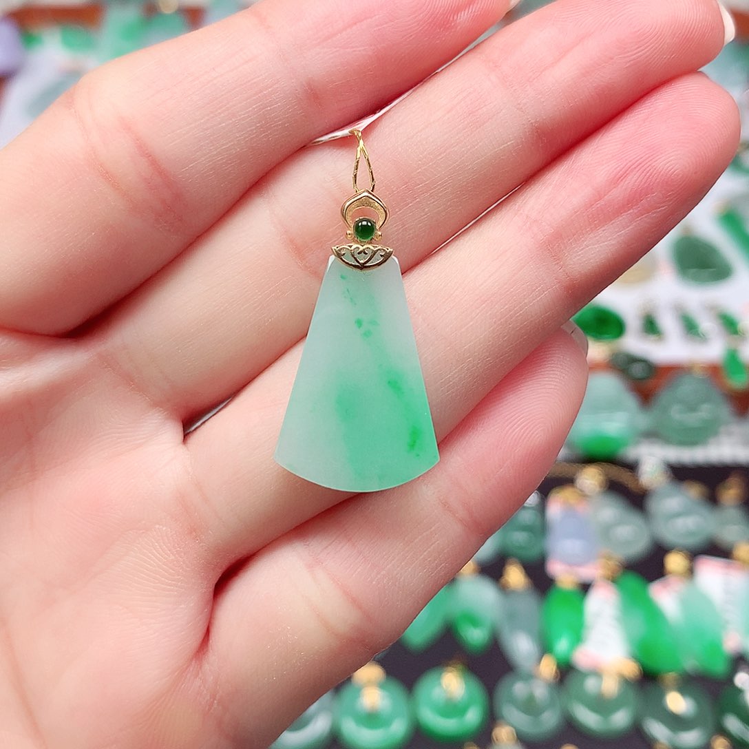 翡翠颈饰18K金镶嵌天然翡翠A货