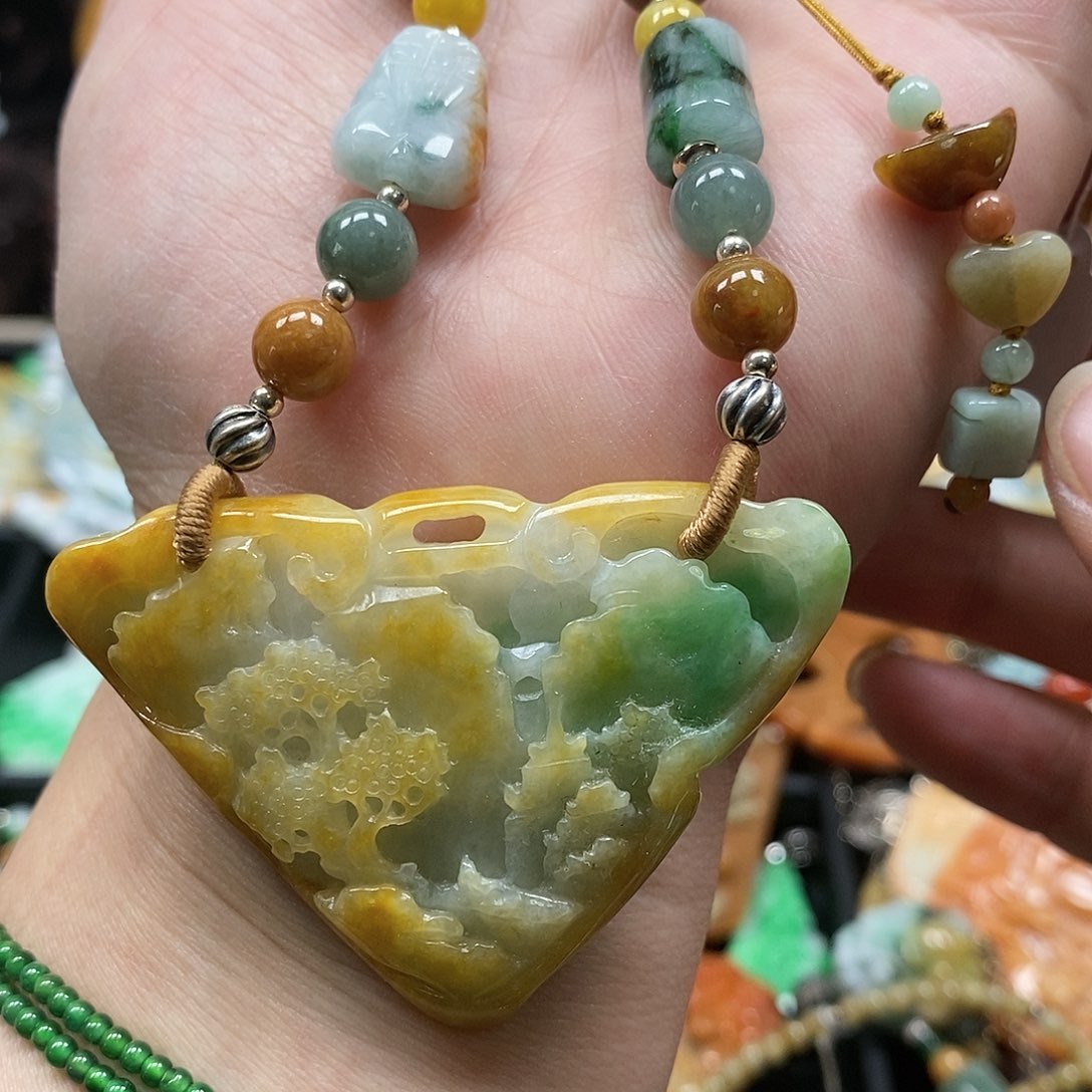 翡翠颈饰未镶嵌翡翠