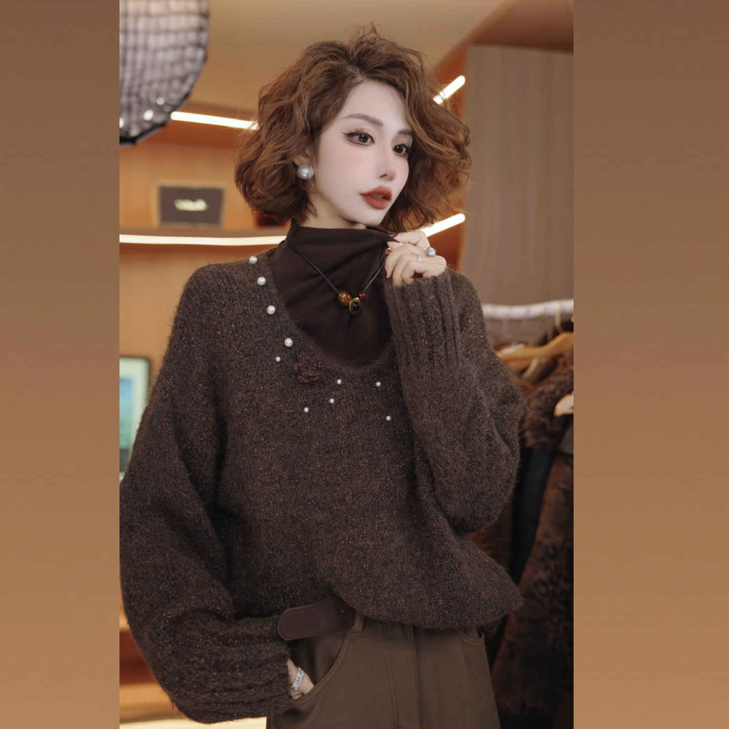 七奈 「久鲸」宽松显瘦珠珠设计V领合身毛衣QN13788