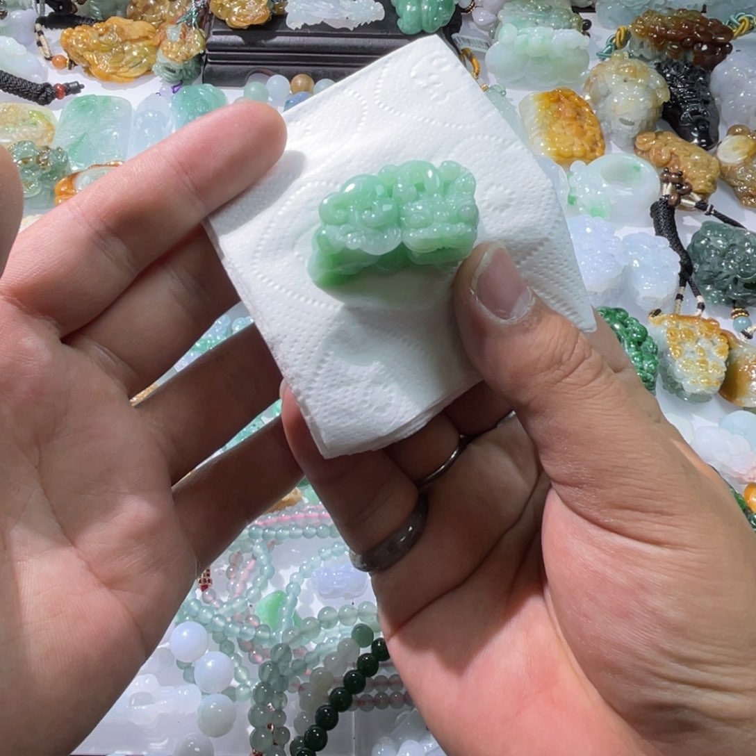 翡翠颈饰未镶嵌天然