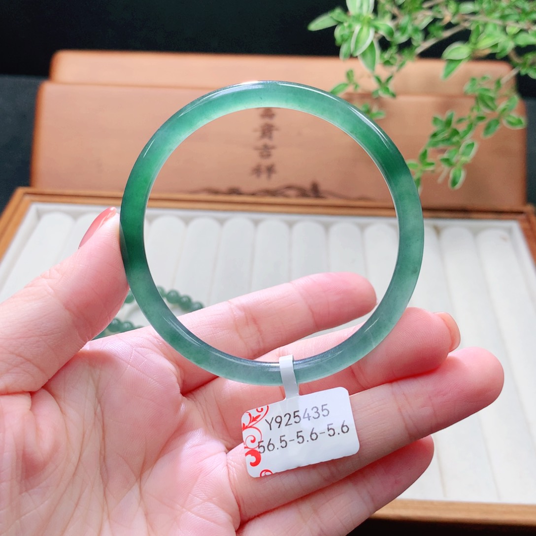 未镶嵌手镯（圆镯）翡翠