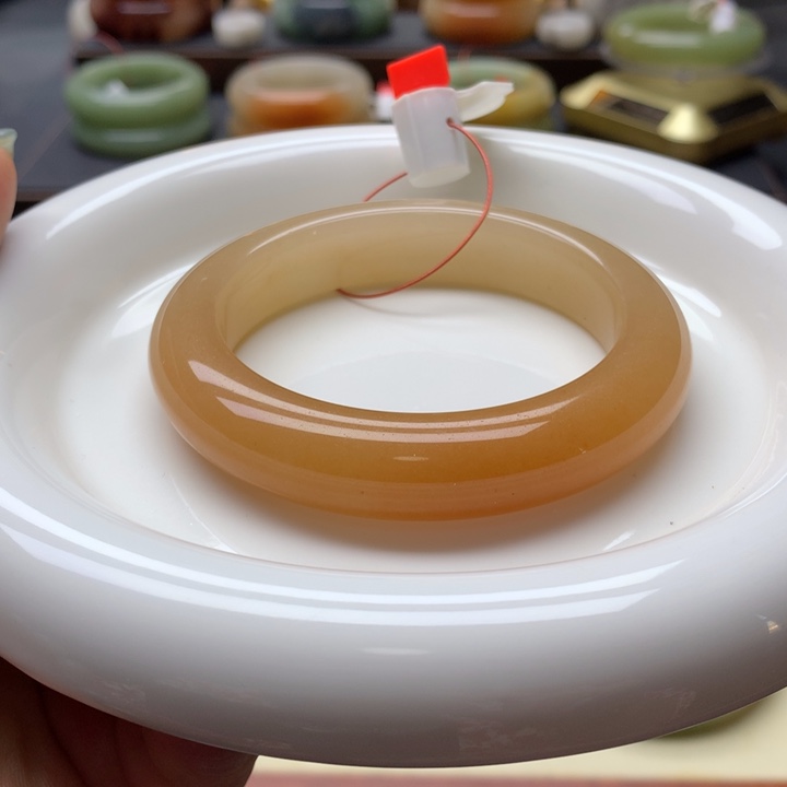 未镶嵌手镯石英岩玉