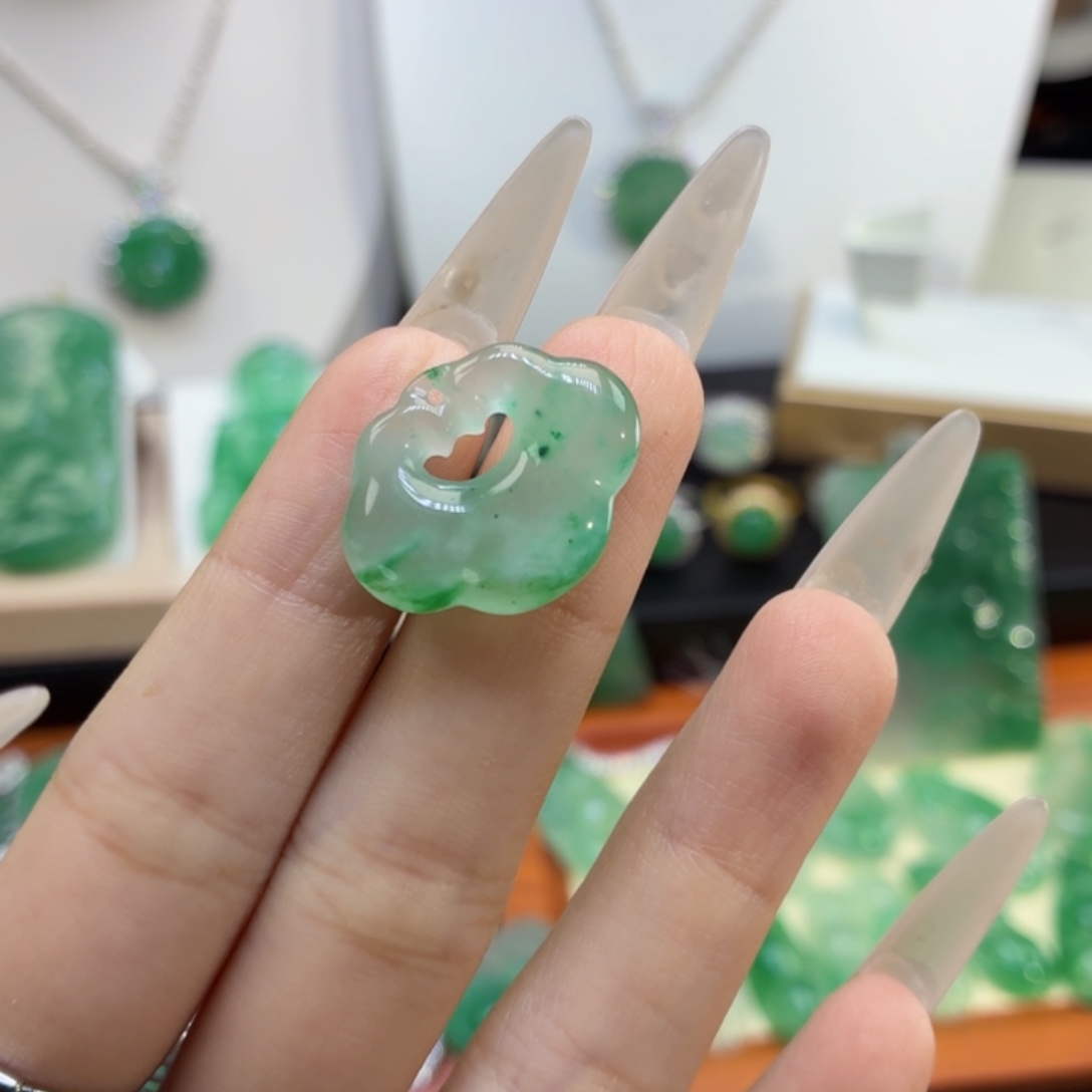 石英质玉（非洲翠）未镶嵌颈饰AB