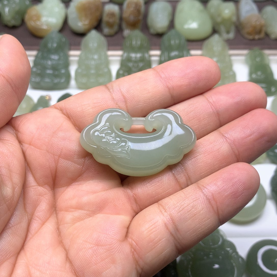 和田玉颈饰未镶嵌阿*