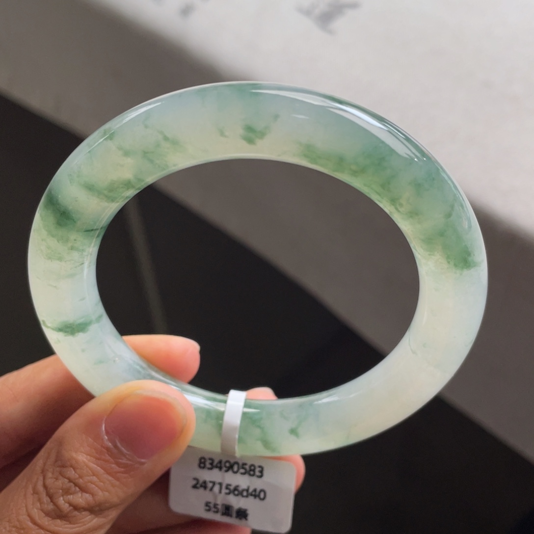 翡翠未镶嵌手镯冰胶飘花圆条