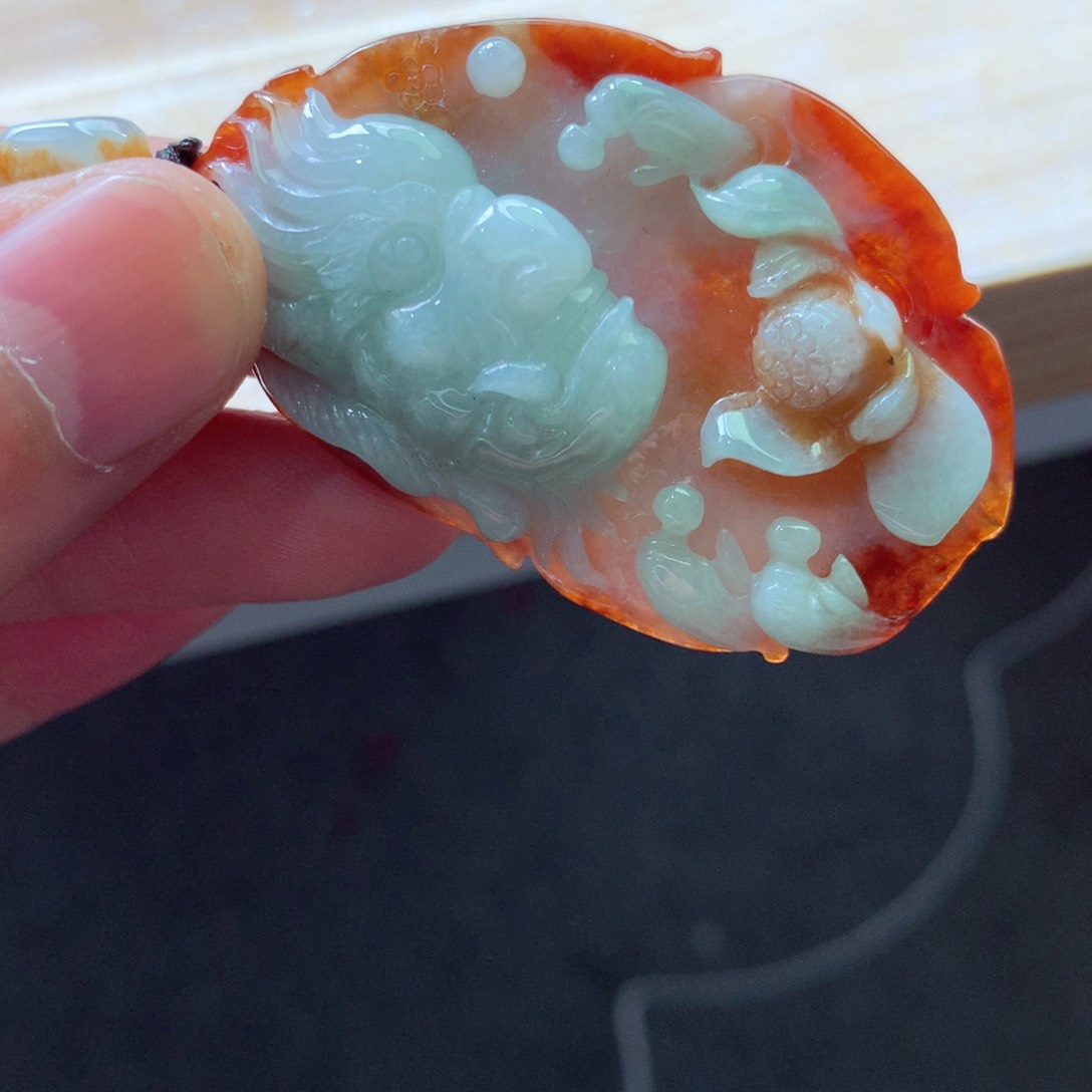 翡翠颈饰未镶嵌吊坠