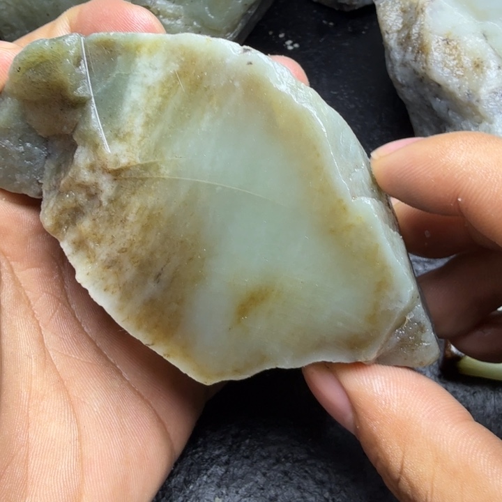 和田玉（糖玉）未镶嵌珠宝奇石