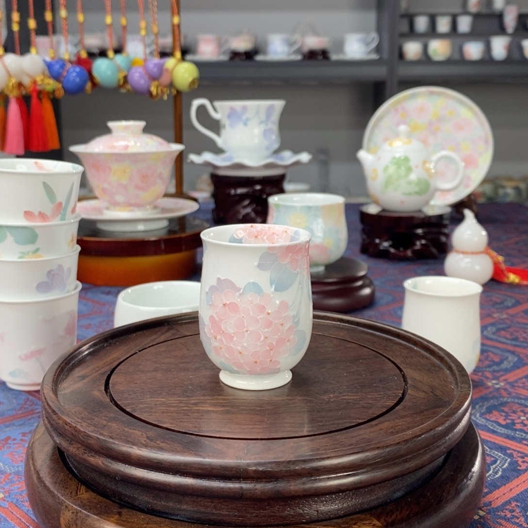 绣球花釉下品茗杯