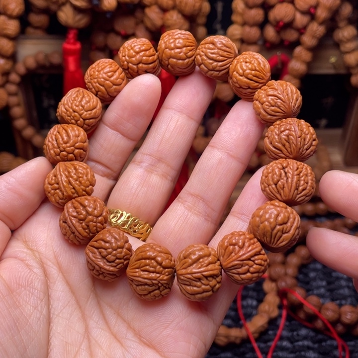 木质类龙纹桃枭挂件