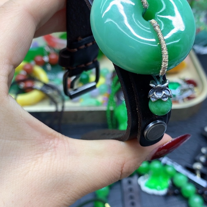 翡翠颈饰未镶嵌吊坠