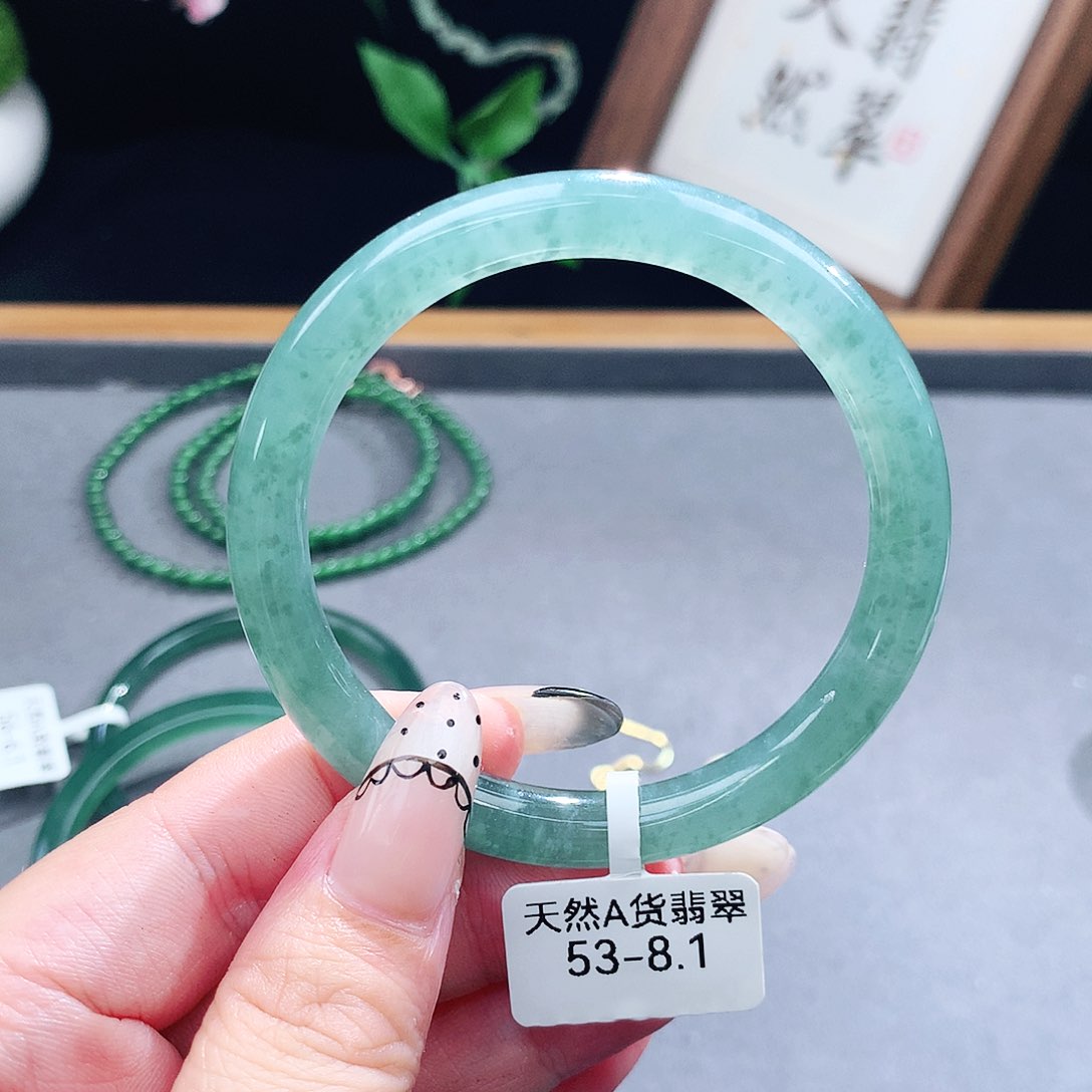 翡翠手镯（圆镯）未镶嵌