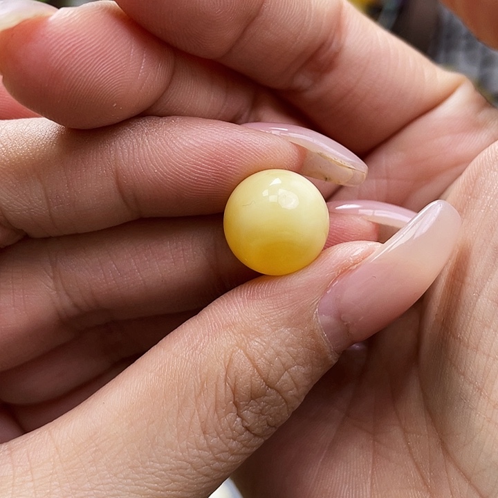 琥珀裸石未镶嵌单珠尺寸13.7m m