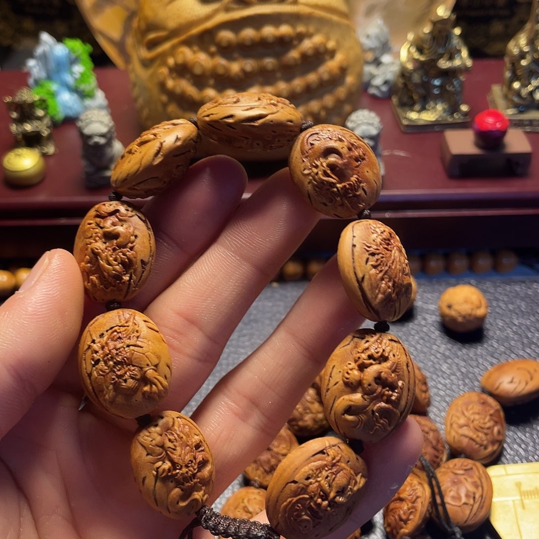 大桃核雕刻瑕疵龙生九子