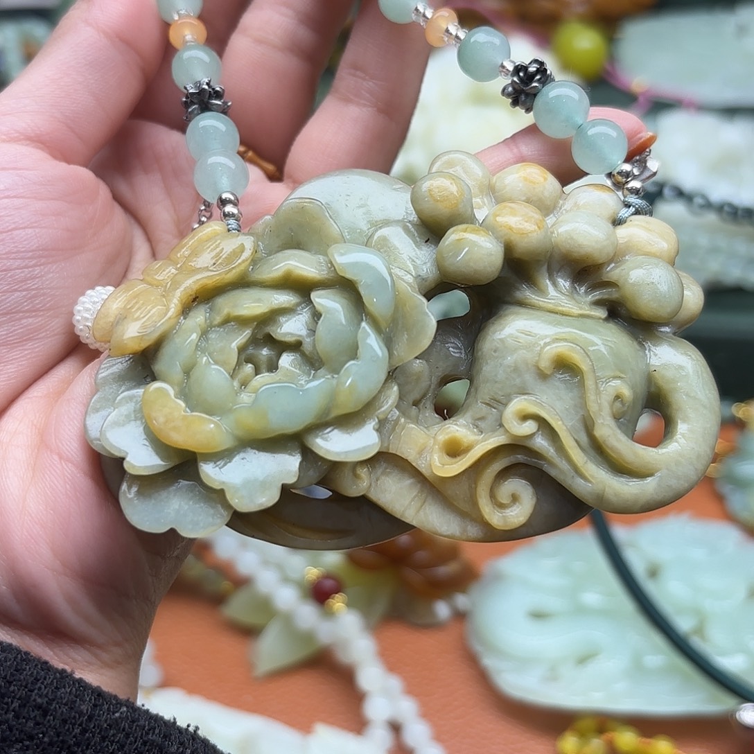 蛇纹石玉未镶嵌颈饰