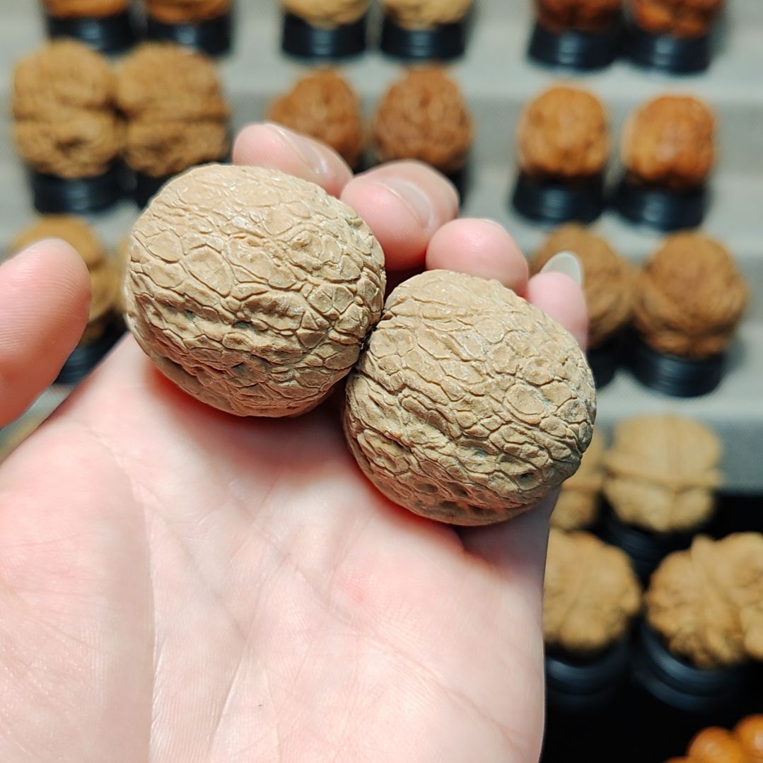 文玩核桃把件云铁蛇皮纹36尺