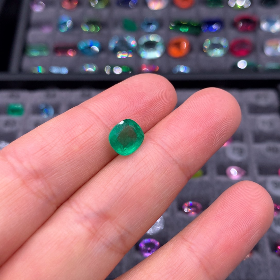 祖母绿珠宝奇石未镶嵌