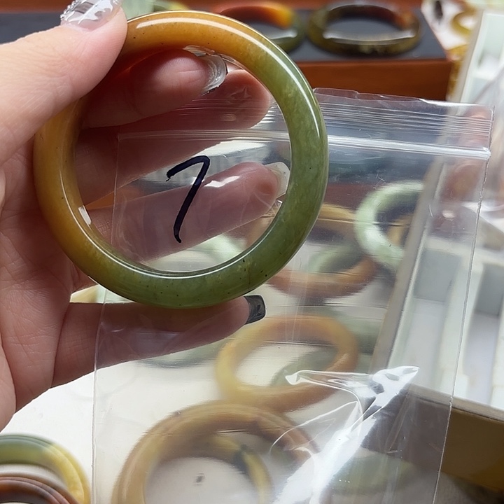 我***念蛇纹石玉未镶嵌手镯