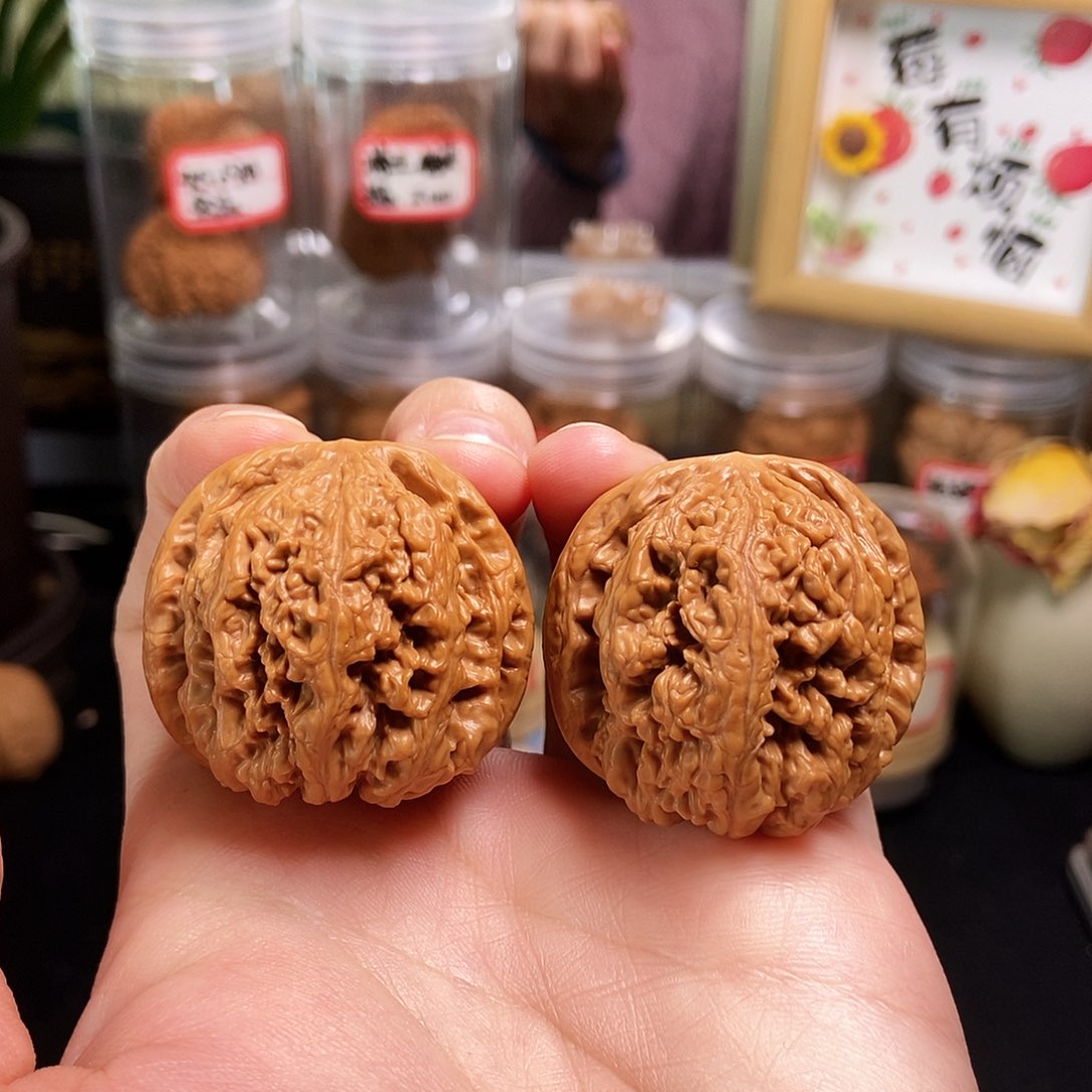 文玩核桃吊坠39粗筋