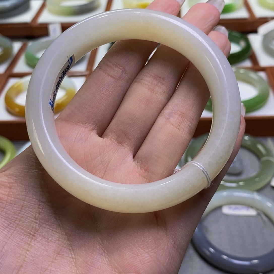 和田玉手镯未镶嵌且末浅糖白58-59