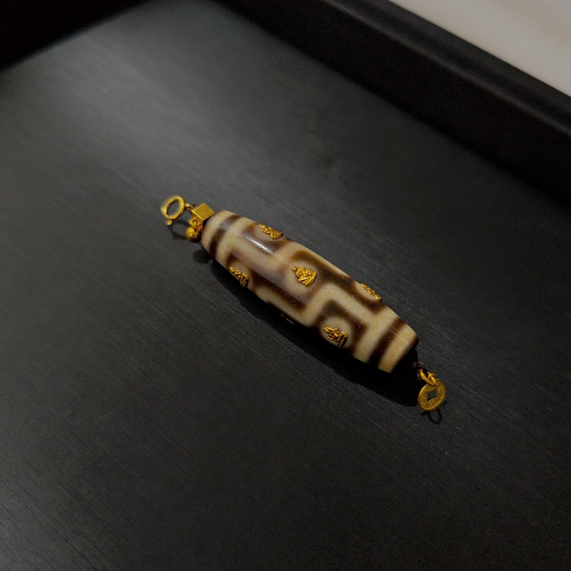 玛瑙牙牙珠八大守护吊坠 18k金 1830 多样性发一件