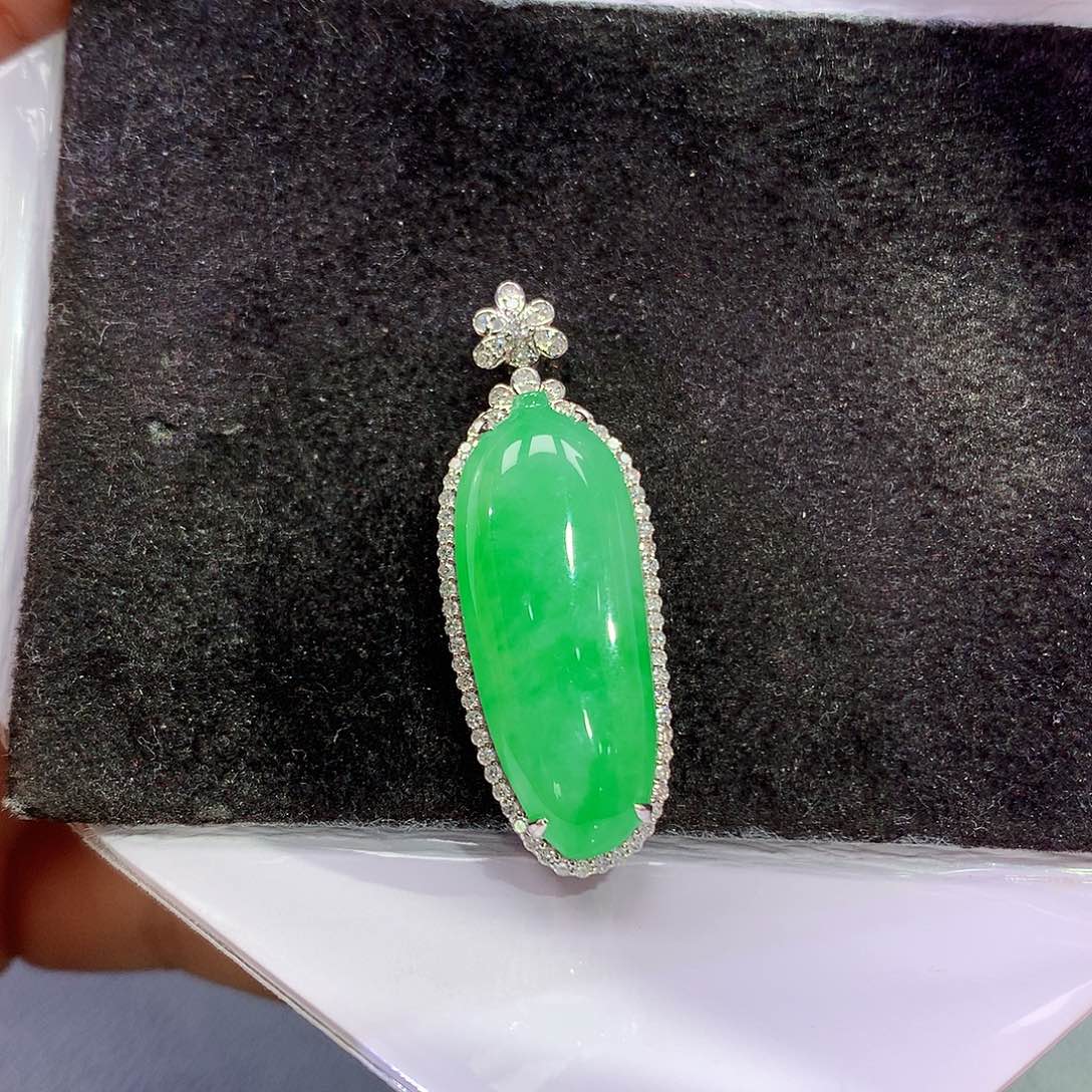 翡翠18K金镶嵌吊坠(赠链)