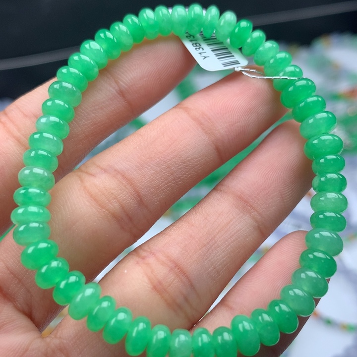 翡翠手镯未镶嵌卡