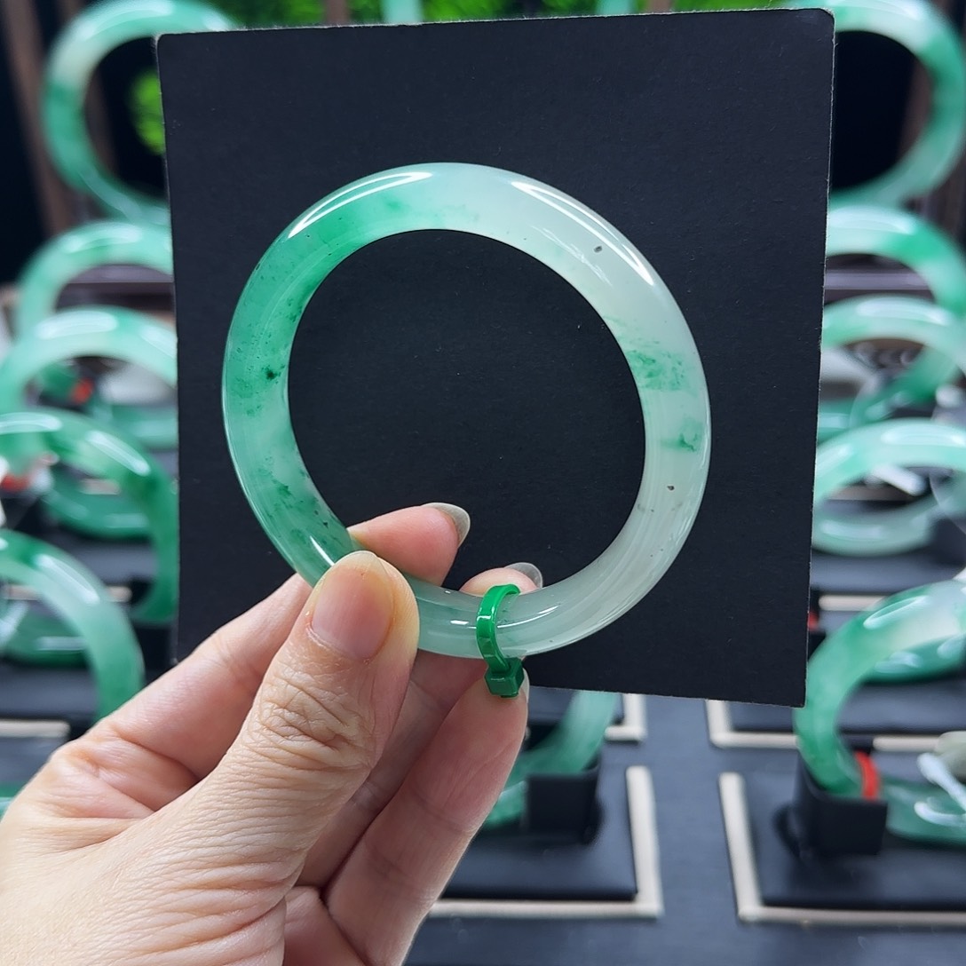 石英质玉手镯未镶嵌随**意