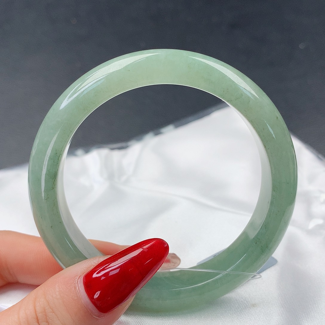 翡翠手镯未镶嵌43正56