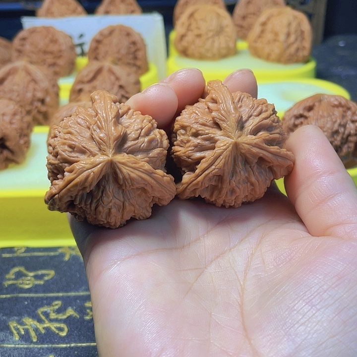 伍****吊坠文玩核桃白狮子三棱