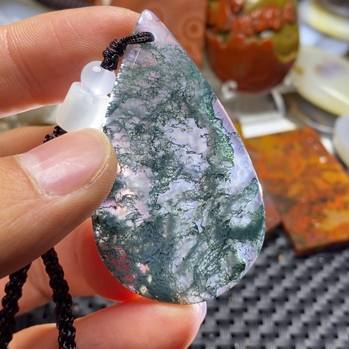 玛瑙/玉髓颈饰未镶嵌山**境